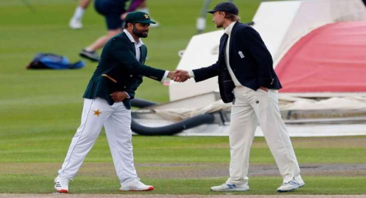 Pakistan and England cricket teams pay tribute to Covid-19 victims