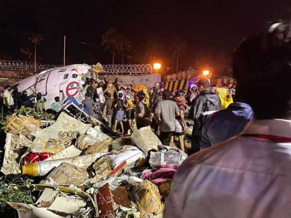 مقتل 14 راكبا وإصابة العشرات جراء تحطم طائرة خلال هبوطها جنوب الهند