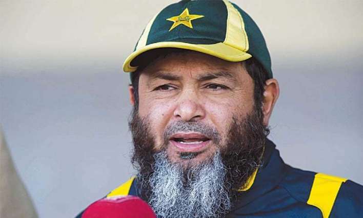 Mushtaq Ahmed speaks with media after Pakistan leads England by 244 runs