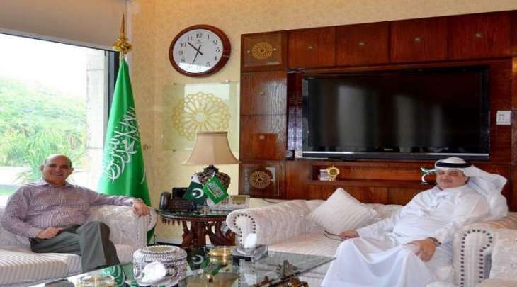 السفیر السعودي لدي اسلام آباد یستقبل السفیر السابق لباکستان لدي المملکة الفریق خان ھشام بن صدیق