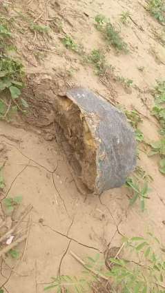 الدفاع المدني بمنطقة جازان : العثور على لغم صخري جرفته سيول منقولة من الأراضي اليمنية ولم تسجل أي إصابات