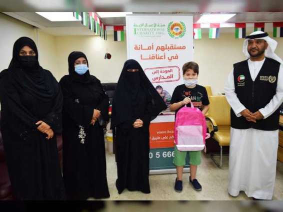 مركز عجمان للمسؤولية المجتمعية ينفذ مبادرة "الحقيبة المدرسية" لـ 1700 طالب وطالبة 