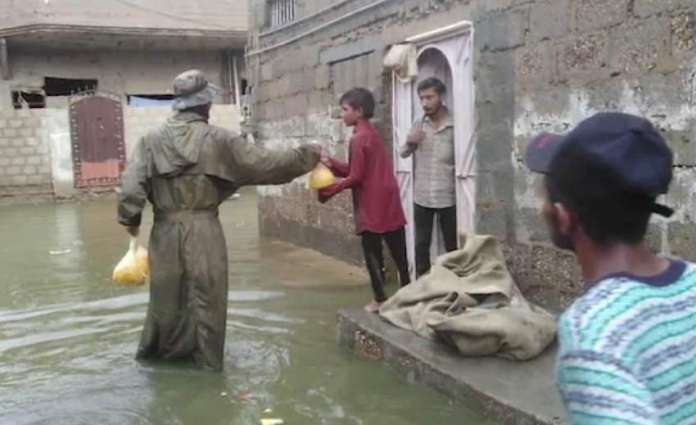 Pak Army’s relief efforts continue in rain-hit areas of Karachi