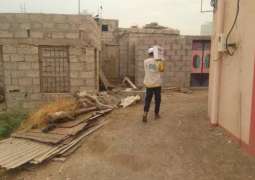 مركز الملك سلمان للإغاثة يوزع 1,000 كرتون من التمور للأسر النازحة في محافظة لحج
