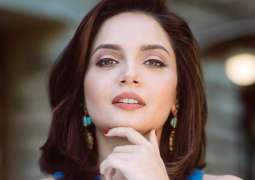 Armeena Khan shares her experience about “lights”