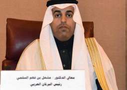 منح مشعل السُّلمي وسام البرلمان العربي