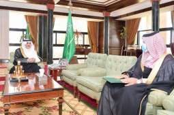سمو الأمير فهد بن سلطان يطلع على تقرير عن بداية العام الجامعي الجديد في جامعة تبوك