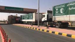 عبور 6 شاحنات مقدمة من مركز الملك سلمان للإغاثة منفذ الوديعة متوجهة لمحافظتي مأرب والبيضاء في اليمن