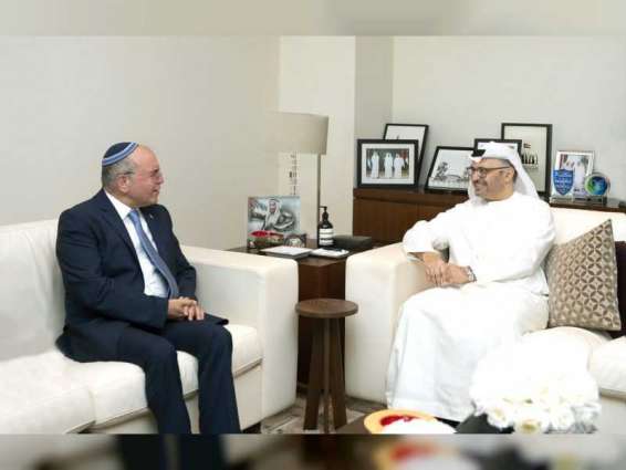 قرقاش يبحث مع شاباط توطيد مجالات التعاون بين الإمارات وإسرائيل