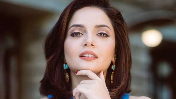Armeena Khan shares her experience about “lights”