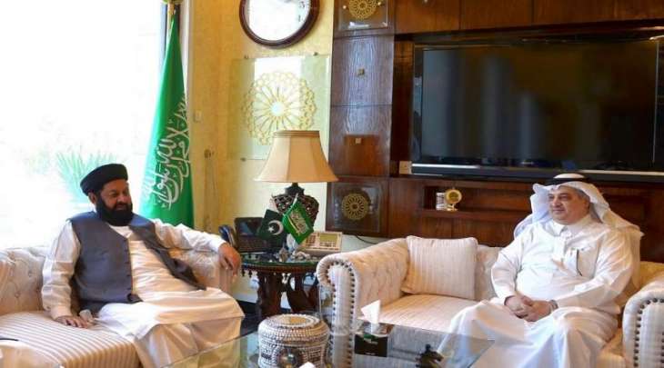 رئیس مجلس علماء و مشائخ باکستان سلطان فیاض الحسن قادري یلتقي السفیر السعودي لدي اسلام آباد