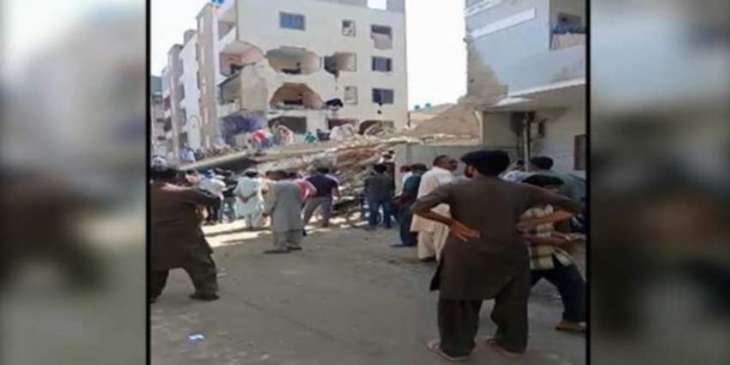 Four-story building collapses in Korangi Town


 