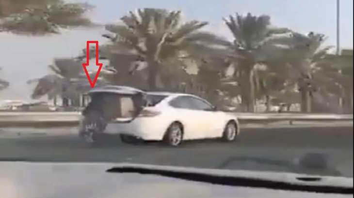 فتاة بحرینیة تضع خادمتھا في صندوق السیارة الخلفي بطریقة غیر انسانیة علي الطریق السریع