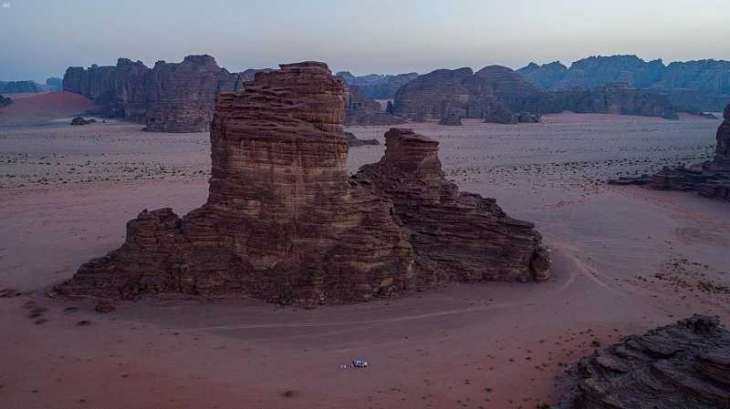 من الوجهات السياحية في المملكة ... جبال من الأحجار الرملية في صحراء 