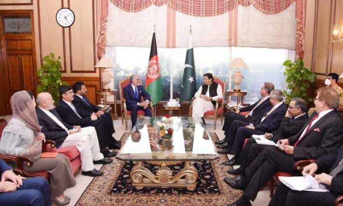 رئیس الملجس الأعلی للمصالحة الوطنیة الأفغانیة یلتقی رئیس وزراء باکستان عمران خان