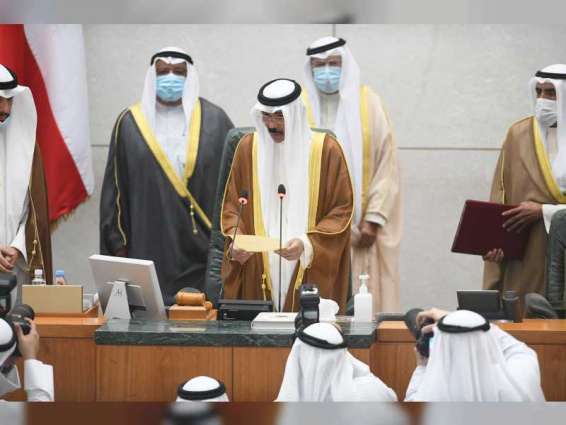 الشيخ نواف الأحمد يؤدي اليمين الدستورية أميرا للكويت