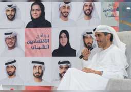 أمين عام المجلس التنفيذي لإمارة دبي يلتقي المشاركين في برنامج "الاقتصاديين الشباب" 