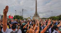 Thai Parliament Holds Special Session to Address Mass Protests