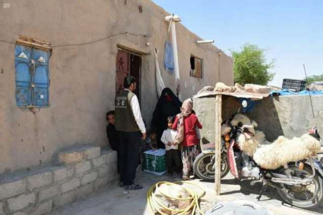 مركز الملك سلمان للإغاثة يوزع أكثر من 266 طنًا من السلال الغذائية في محافظة حضرموت
