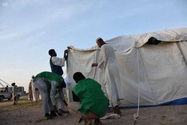 مركز الملك سلمان للإغاثة يواصل توزيع المساعدات الإيوائية للمتضررين من السيول والفيضانات في السودان