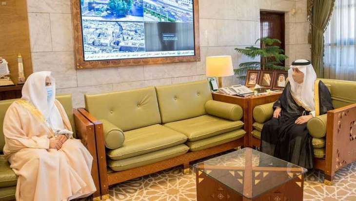 سمو الأمير فيصل بن بندر يستقبل رئيس المحكمة العامة بمنطقة الرياض