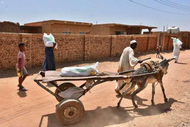 مركز الملك سلمان للإغاثة يواصل توزيع المساعدات الإغاثية للمتضررين من السيول والفيضانات في السودان
