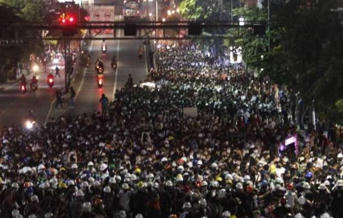 Bangkok Protesters Moving to Government House, Reach Foreign Ministry Building