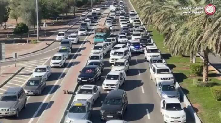 شرطة أبوظبي: إفساح الطريق لمركبات الطوارئ يضمن الاستجابة السريعة للحوادث