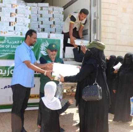 مركز الملك سلمان للإغاثة يدشن توزيع 25,000 كرتون من التمور في محافظة المهرة