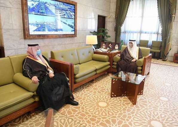 سمو أمير منطقة الرياض يستقبل رئيس فرع النيابة العامة بالمنطقة