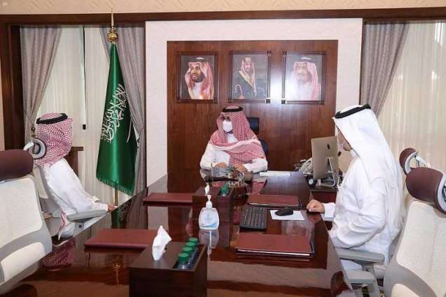 سمو الأمير أحمد بن فهد بن سلمان يلتقي رئيس المجلس الاستشاري والمدير التنفيذي للتجمع الصحي