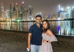 Sania Mirza stuns millions of her fans by new pose with husband at beach
