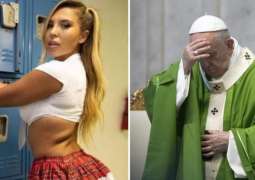 Vatican Demands Explanations From Instagram Over Pope's 'Like' of Brazilian Model Photo