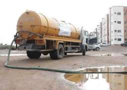 مركز الملك سلمان للإغاثة يدشن حملة تجفيف المستنقعات المائية لمكافحة حمى الضنك في عدن