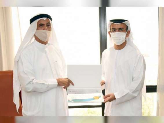 "محمد بن راشد لاستشارات الوقف" يمنح دائرة المالية علامة دبي للوقف