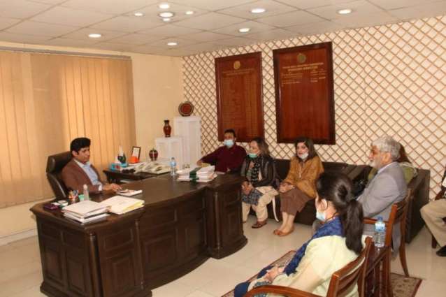 Led by Ms.Shreen Arshad Khan,Vice President,South Asian Development Forum,Ms Ayesha Farooqi, Alia Khan and Mohammad Yaseen, call on Jameel Ahmed Jameel, Managing Director, Punjab Small Industries Corporation in Lahore