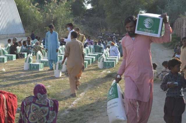 مركز الملك سلمان للإغاثة يوزع أكثر من 95 طنًا من السلال الغذائية في باكستان