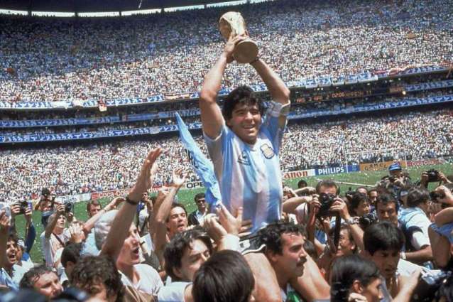 Russian Football Greats Bid Farewell to Argentine Icon Maradona