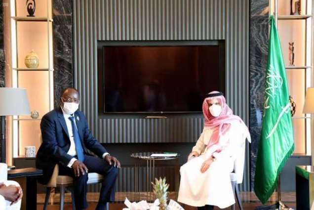 سمو الأمير فيصل بن فرحان يلتقي وزير خارجية بنين