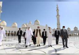Pakistan's Foreign Minister visits Sheikh Zayed Grand Mosque