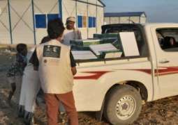 مركز الملك سلمان للإغاثة يوزع 1,000 كرتون من التمور في مديرية سيحوت بالمهرة