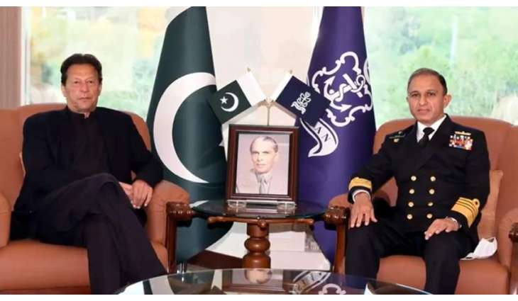 PM lauds efforts of Pakistan Navy for defense of country’s sea