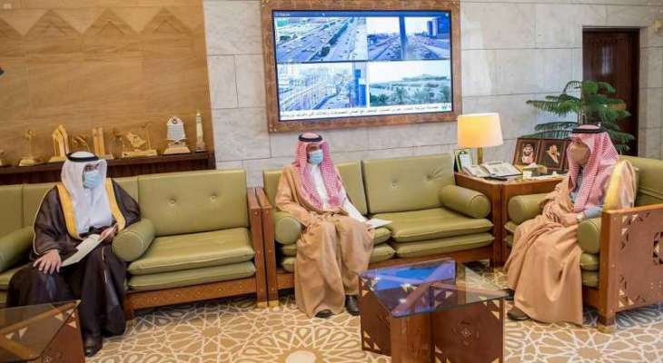 سمو أمير منطقة الرياض يستقبل وزير الموارد البشرية ومحافظ هيئة الأوقاف