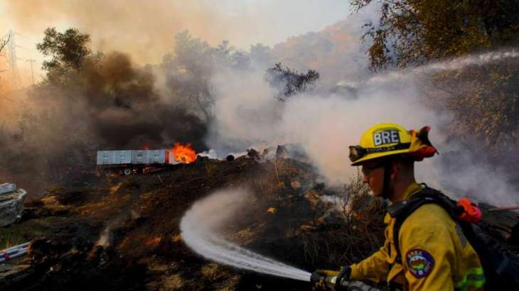 Two Firemen Injured, 25,000 Americans Evacuated in California's Bond Fire - Fire Authority