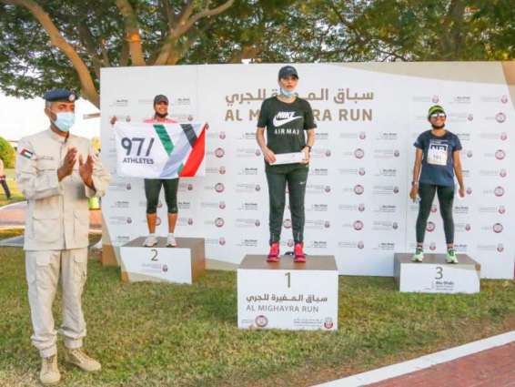 المغربي أنور الغز يفوز بالمركز الإول في سباق "المغيرة للجري" بالمرفأ