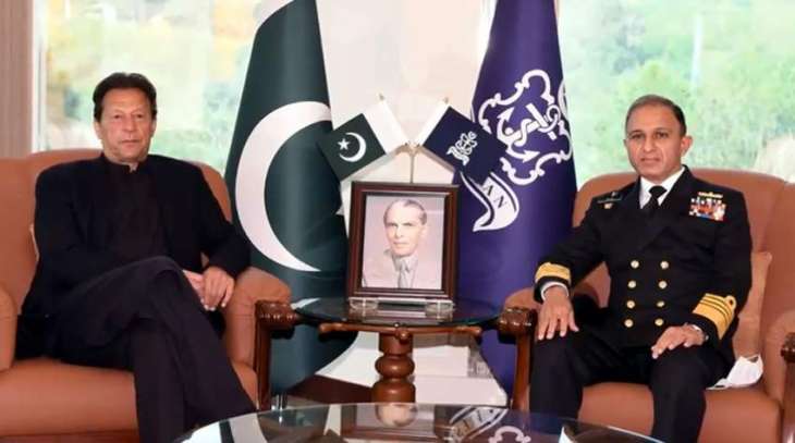 PM lauds efforts of Pakistan Navy for defense of country’s sea