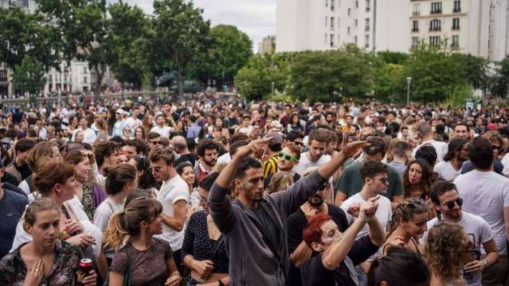 Thousands Protest Closure of Culture Venues in Paris