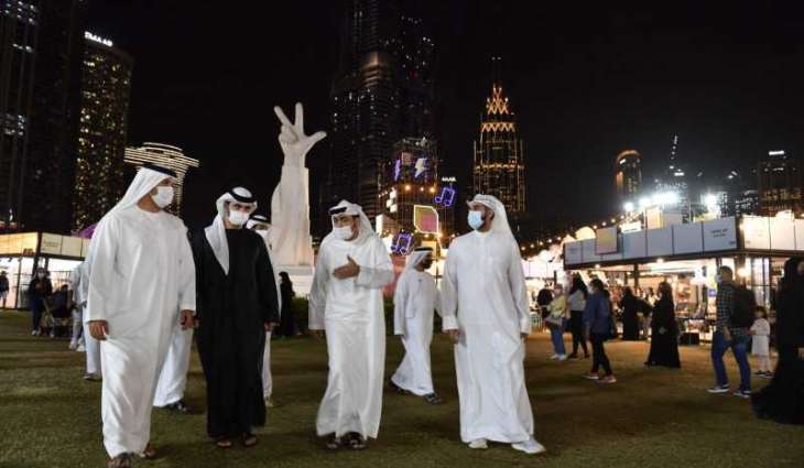 منصور بن محمد يزور "سوق اتصالات ماركت او تي بي" في دبي
