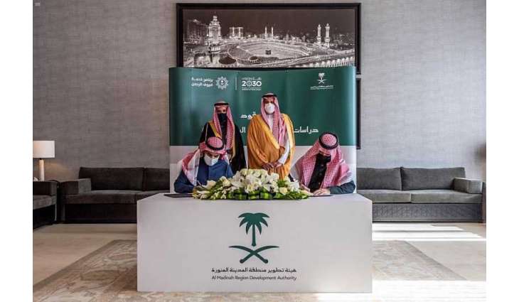 سمو أمير المدينة المنورة يشهد مراسم توقيع عقود الدراسات الفنية والقانونية والمالية لمبادرة حافلات النقل السريعة BRT