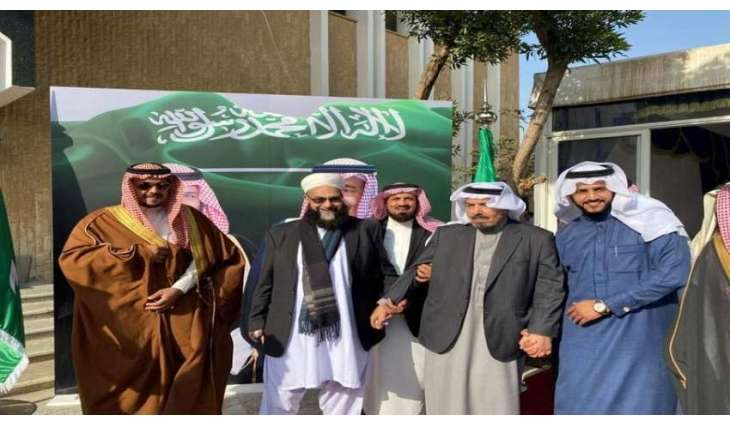 رئیس مجلس علماء باکستان یغادر السعودیة متوجھا الی باکستان بعد أداء مناسک العمرة